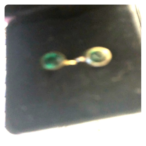 Vintage Emerald and gold stud clip on earrings - Picture 3 of 8